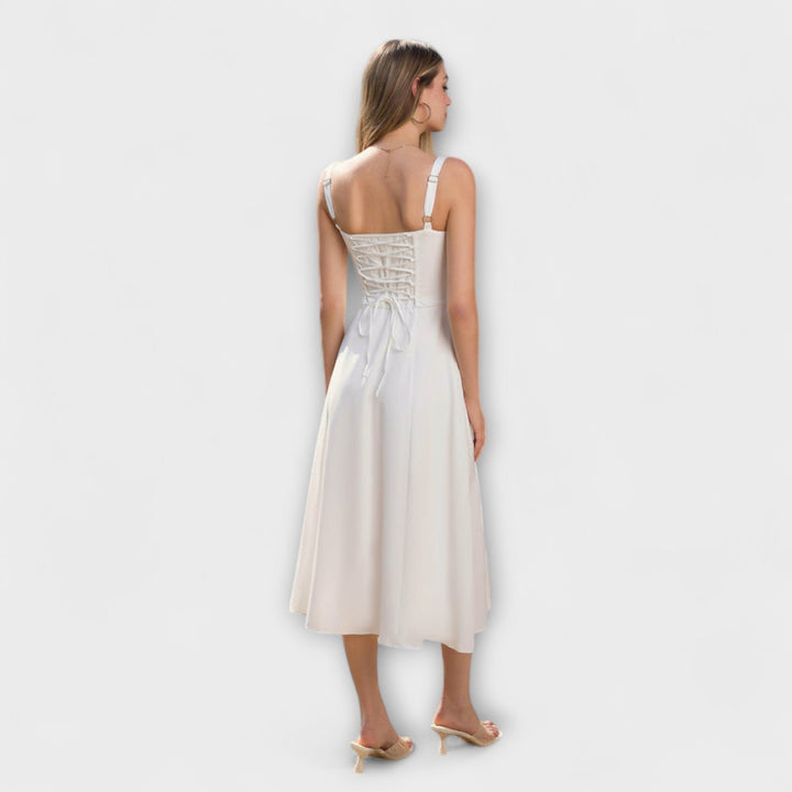 Hope - Cremefarbenes Kleid mit Rüschen und Schlitz
