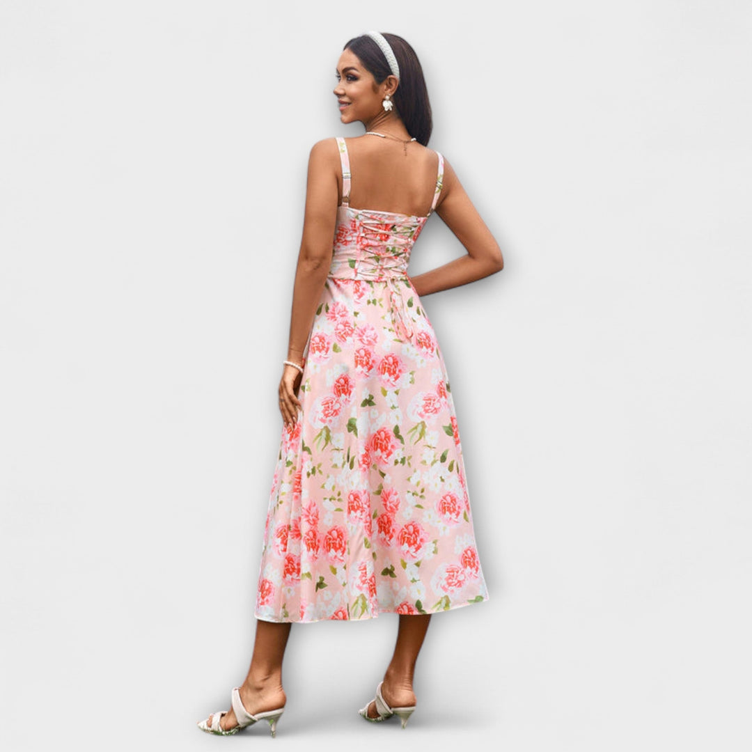 Hope - Cremefarbenes Kleid mit Rüschen und Schlitz