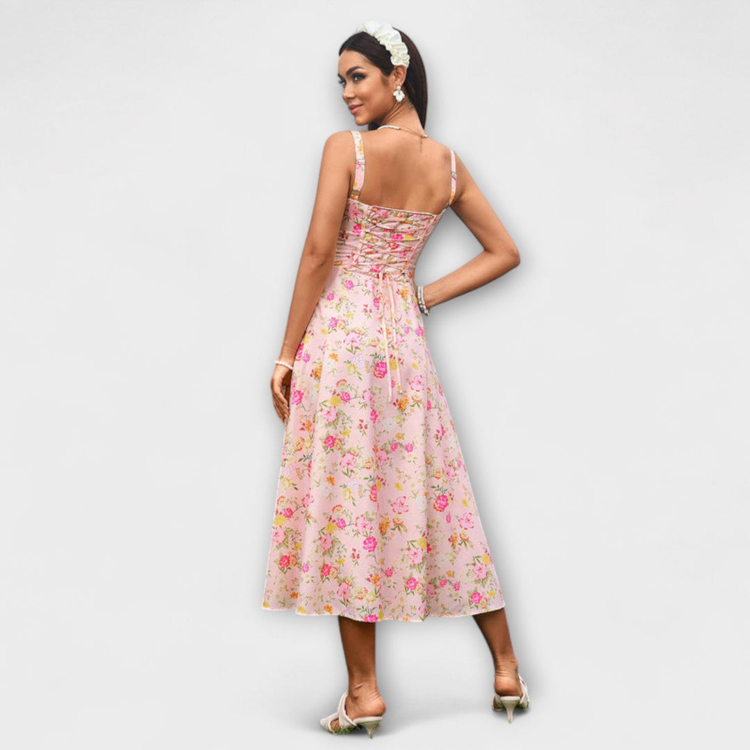 Hope - Cremefarbenes Kleid mit Rüschen und Schlitz