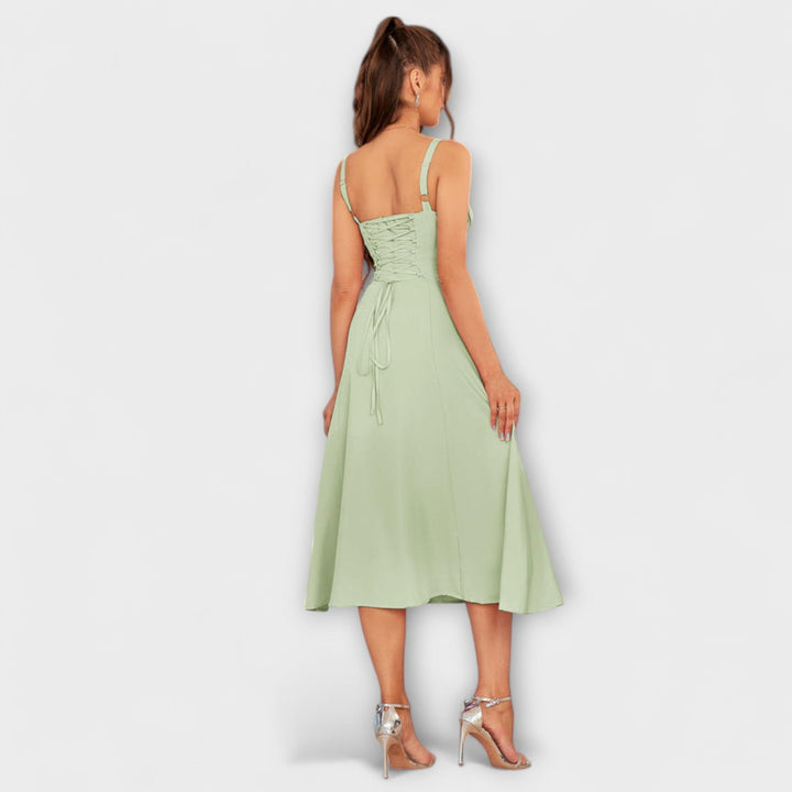 Hope - Cremefarbenes Kleid mit Rüschen und Schlitz