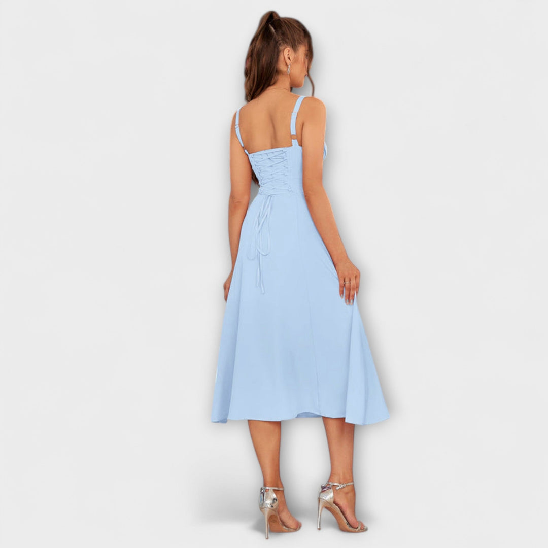 Hope - Cremefarbenes Kleid mit Rüschen und Schlitz