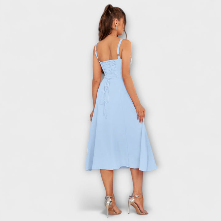 Hope - Cremefarbenes Kleid mit Rüschen und Schlitz