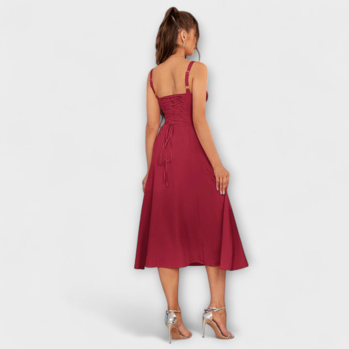 Hope - Cremefarbenes Kleid mit Rüschen und Schlitz