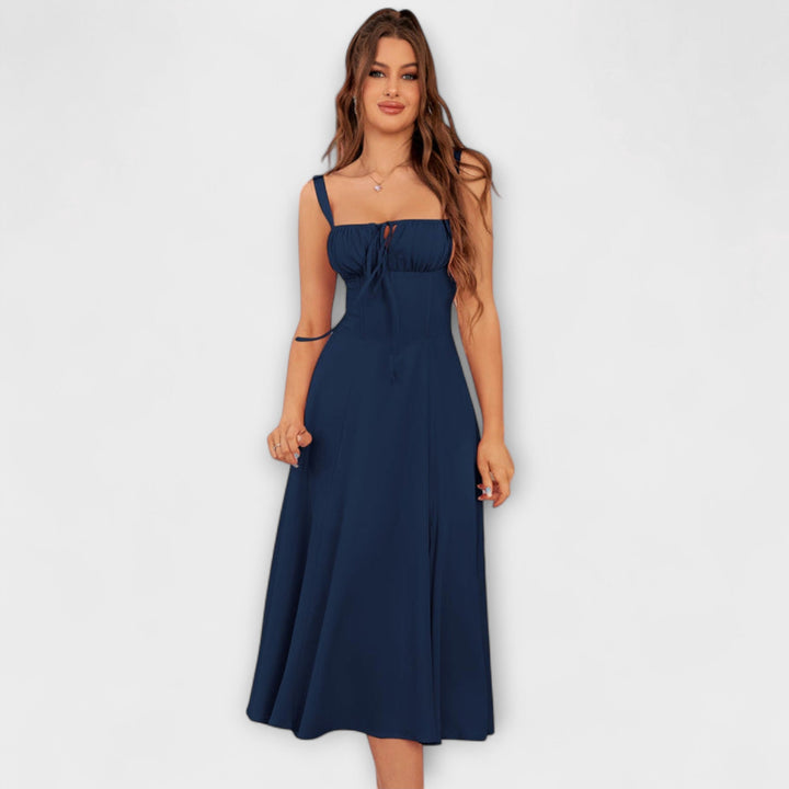 Hope - Cremefarbenes Kleid mit Rüschen und Schlitz