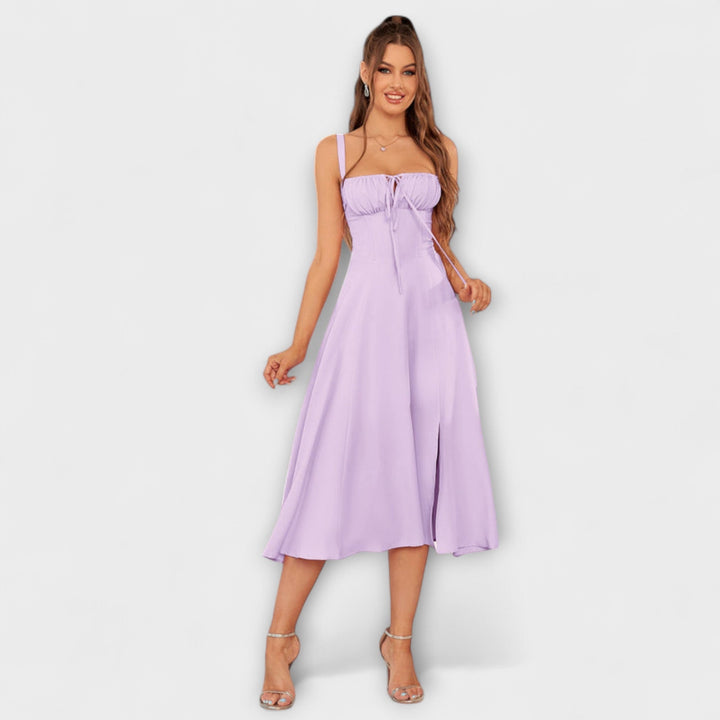 Hope - Cremefarbenes Kleid mit Rüschen und Schlitz