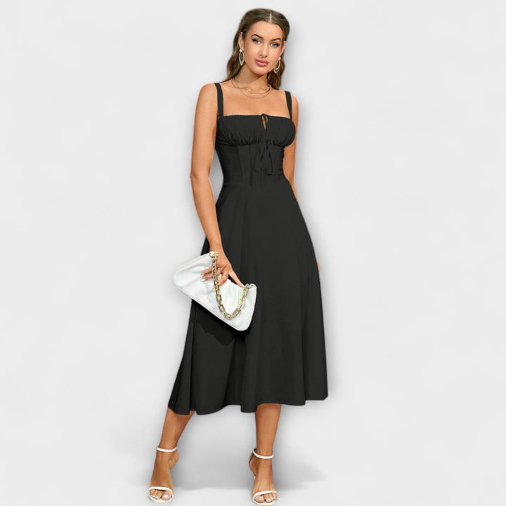 Hope - Cremefarbenes Kleid mit Rüschen und Schlitz