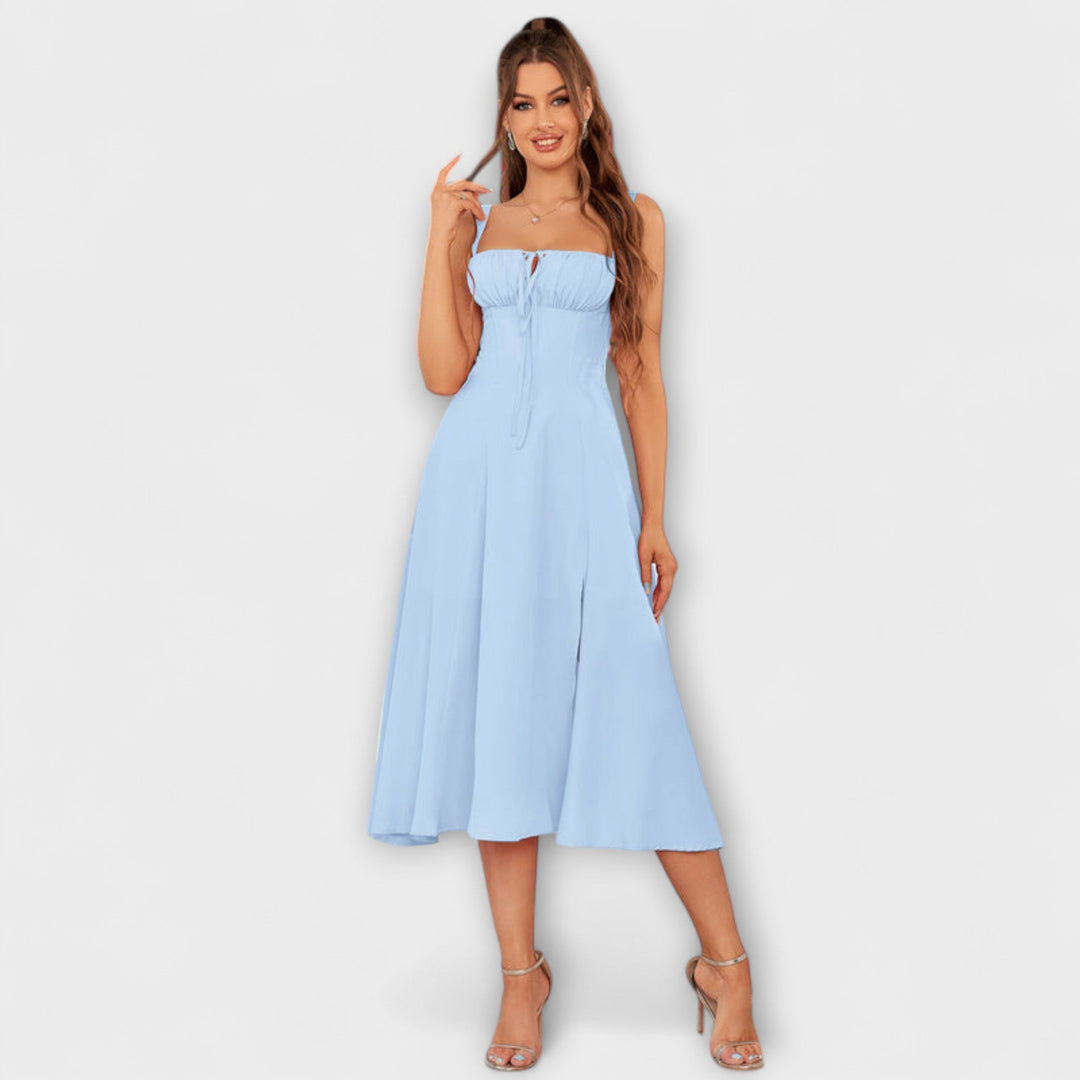 Hope - Cremefarbenes Kleid mit Rüschen und Schlitz