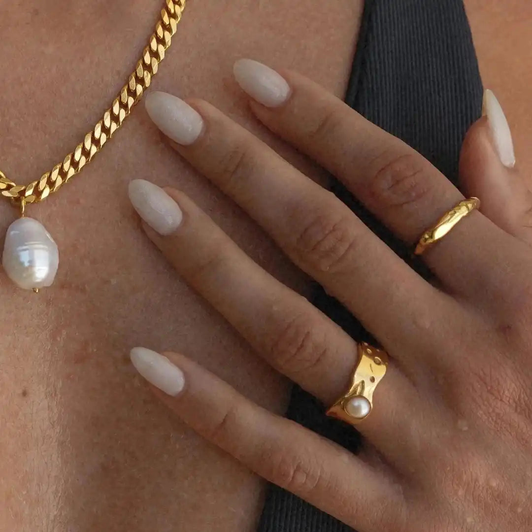 Gold Ring Muirne with Pearl
