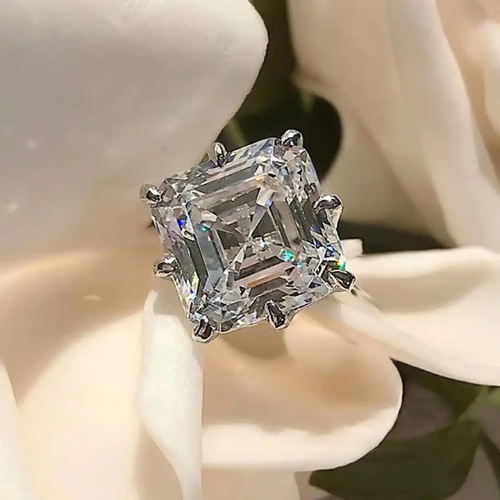 Silver Ring Caoimhe with Zirconia Solitaire