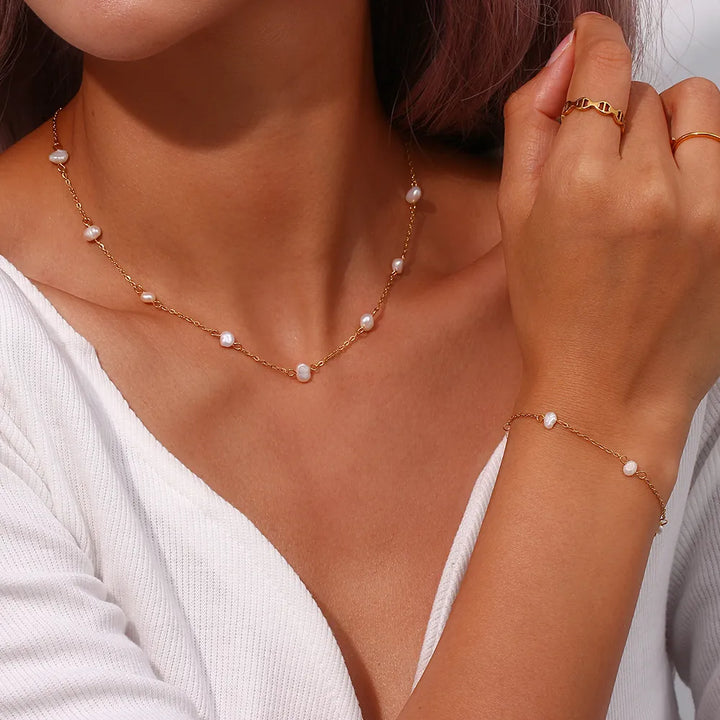 Gold Chain Necklace Órlaith with Pearls