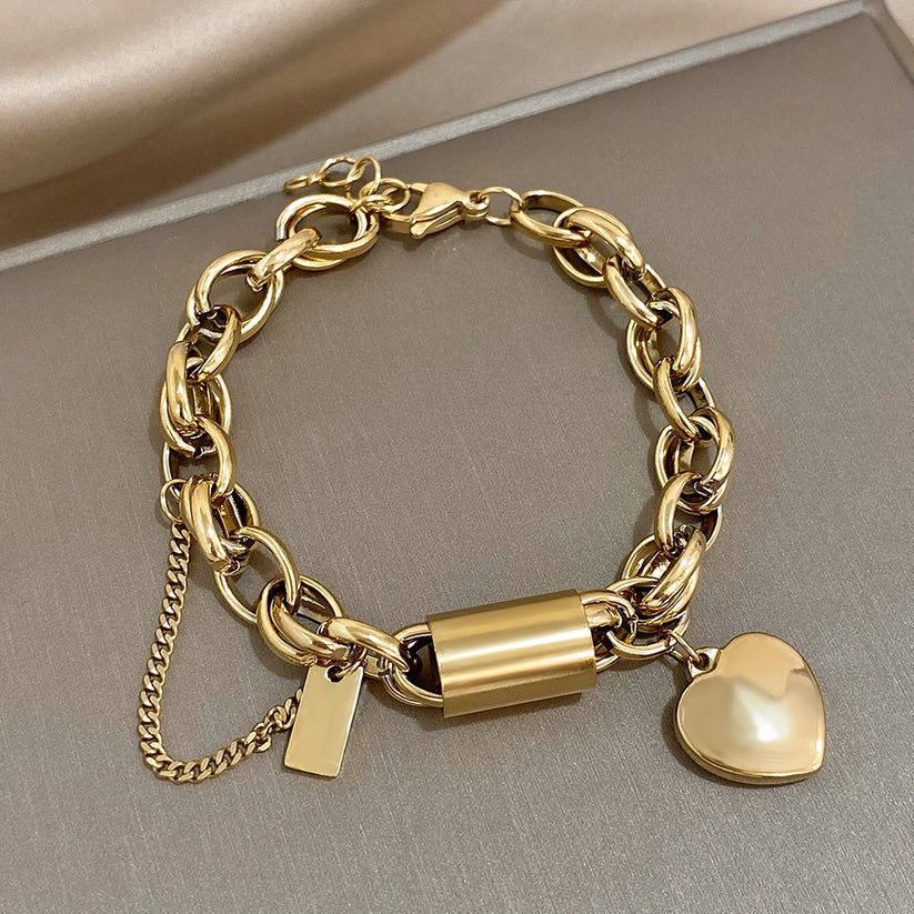 Gold Chain Bracelet Gobnait with Heart Charm