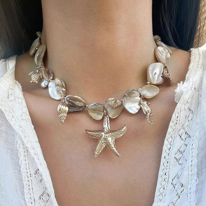 Gold Beaded Necklace Muirne with Turquoise and Starfish