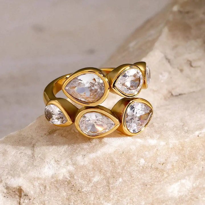 Gold Open Ring Béibhinn with Crystal Teardrops