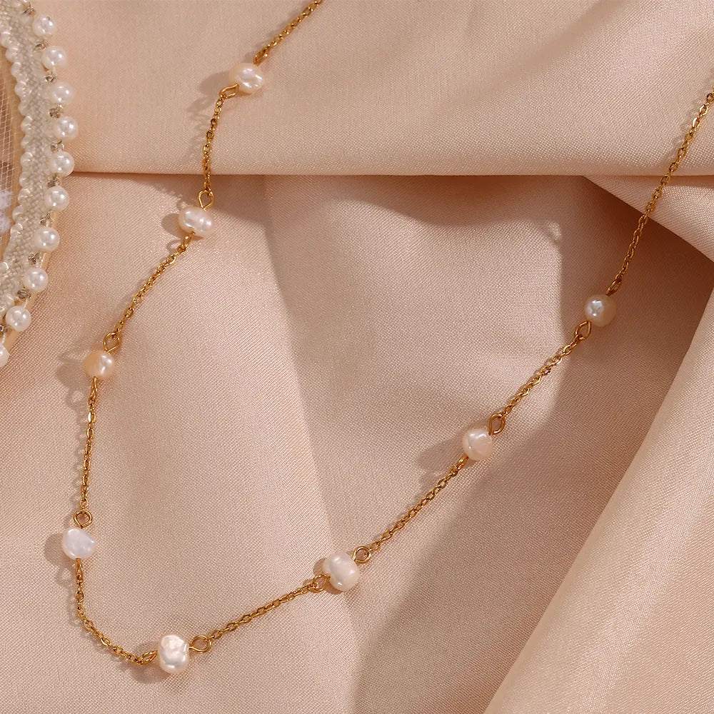 Gold Chain Necklace Órlaith with Pearls