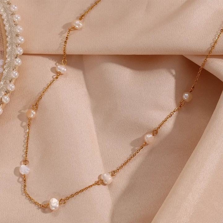 Gold Chain Necklace Órlaith with Pearls