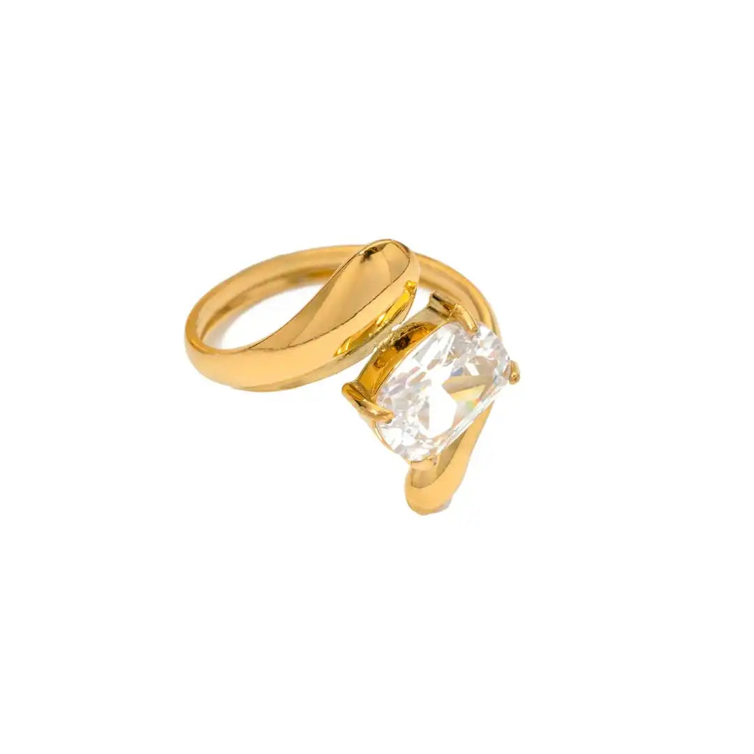 Gold Ring Caoimhe with Teardrop Zirconia