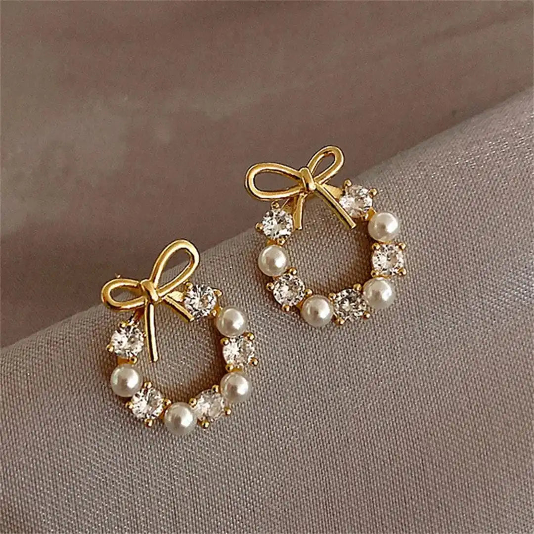 Gold Stud Earrings Fiadh with Pearls and Crystal Bow