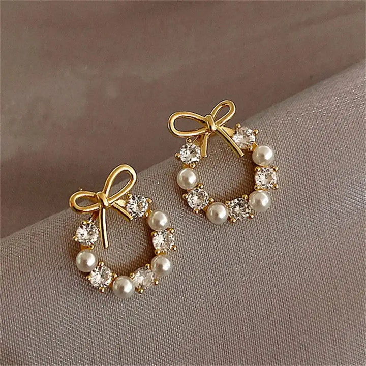 Gold Stud Earrings Fiadh with Pearls and Crystal Bow