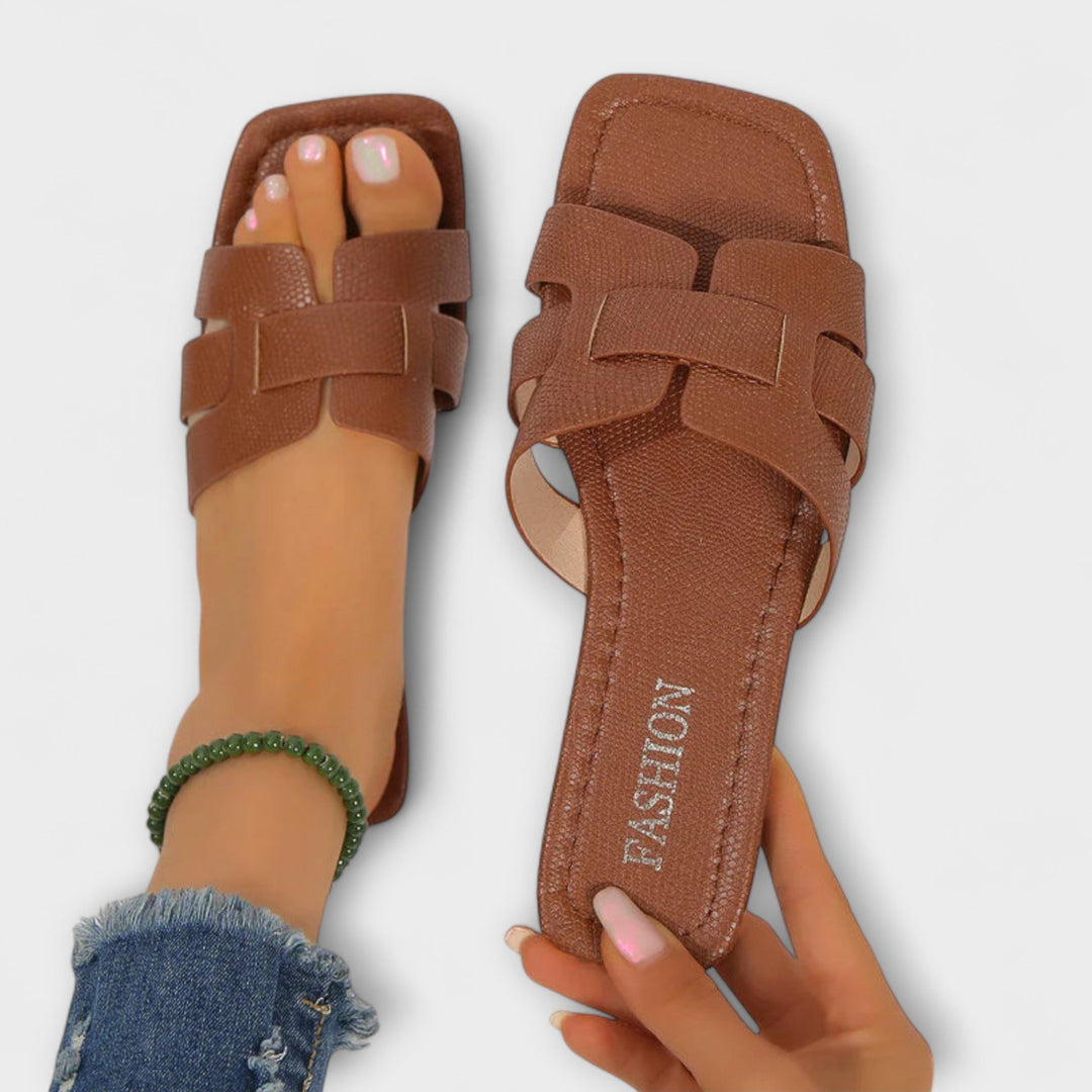 Dietlinde - Flache Pantoletten in Beige
