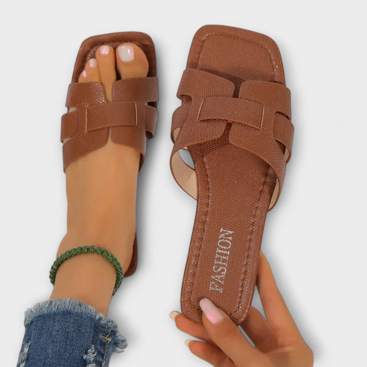 Dietlinde - Flache Pantoletten in Beige