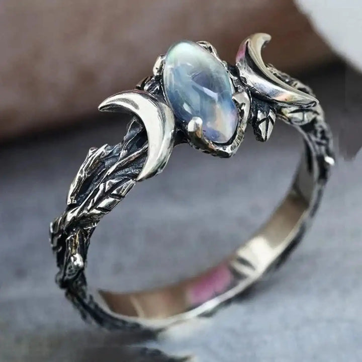 Silver Ring Niamh with Moonstone & Crescent Moon