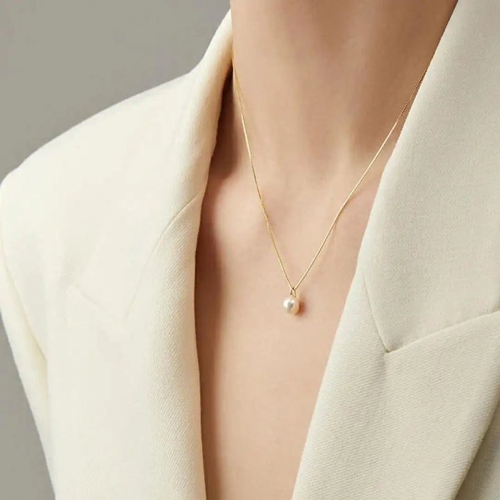 Gold Necklace Caoimhe with Single Pearl