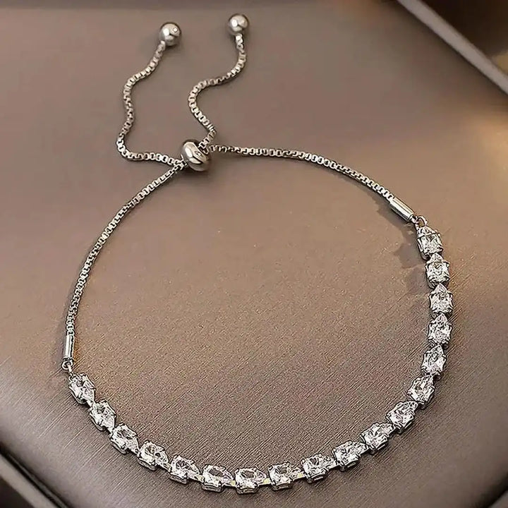 Gold Chain Bracelet Méadhbh with Crystal Stones