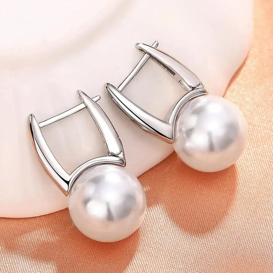 Silver Huggie Earrings Béibhinn with Pearl