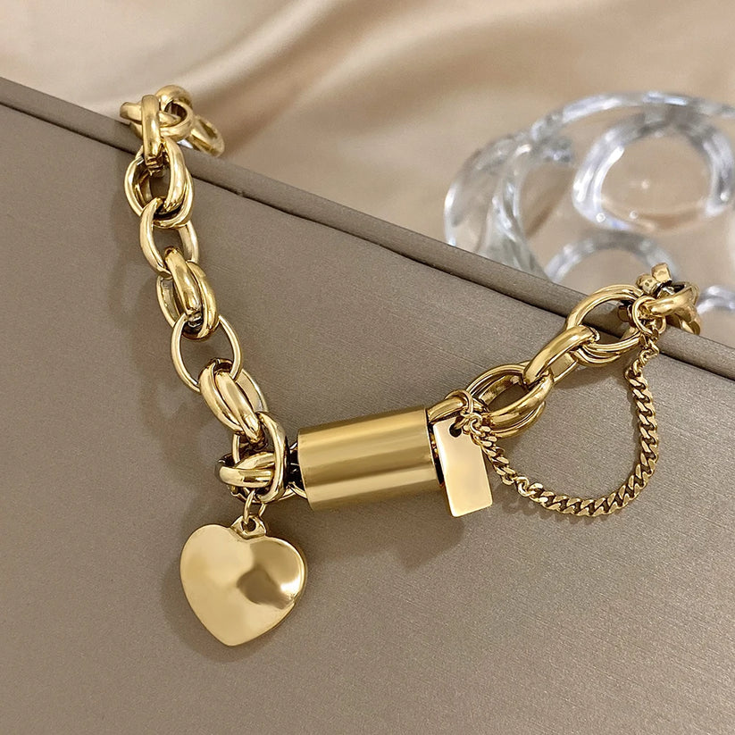 Gold Chain Bracelet Gobnait with Heart Charm