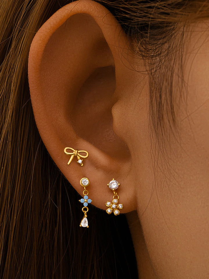 Gold Stud Earrings Aoife with Bow Motif
