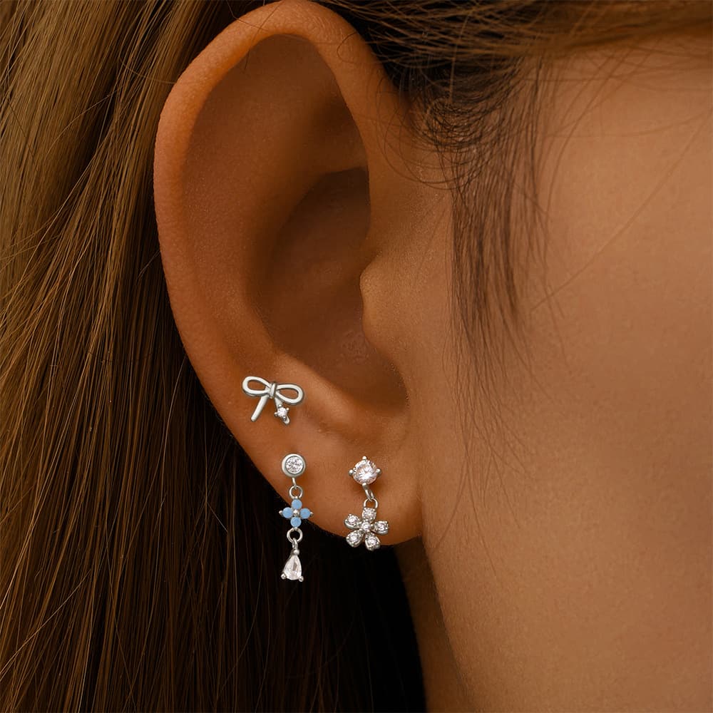 Gold Stud Earrings Aoife with Bow Motif