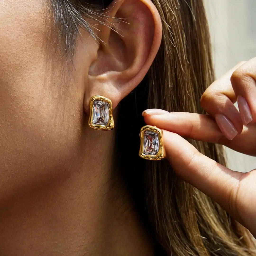 Gold Stud Earrings Clíona with Zirconia