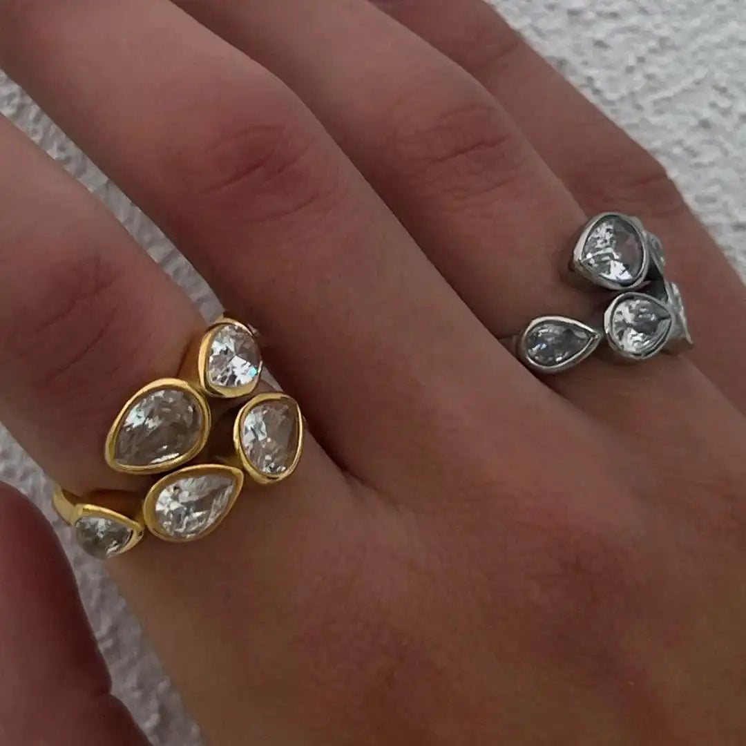 Gold Open Ring Béibhinn with Crystal Teardrops