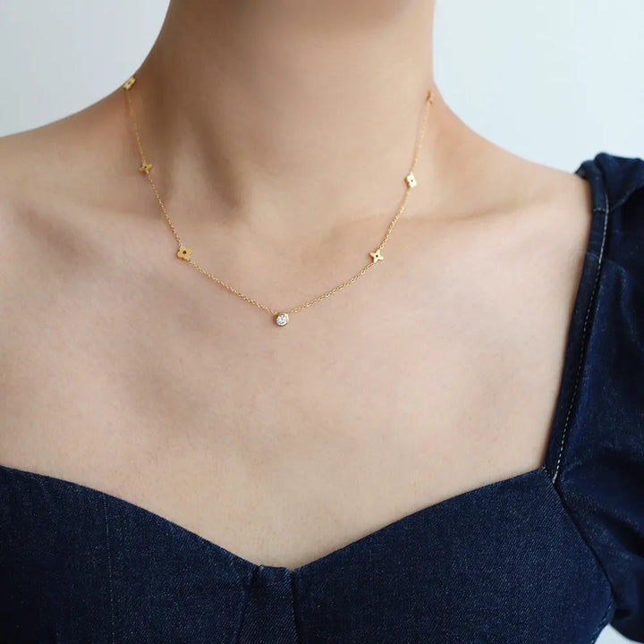 Gold Necklace Emer with Flowers and Zirconia