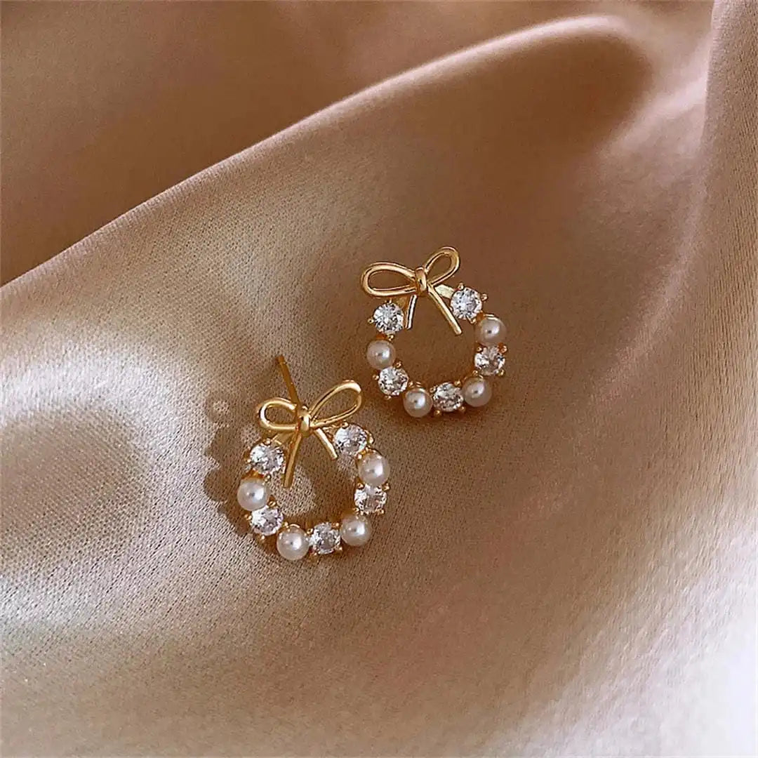 Gold Stud Earrings Fiadh with Pearls and Crystal Bow