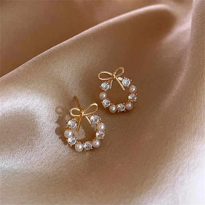 Gold Stud Earrings Fiadh with Pearls and Crystal Bow