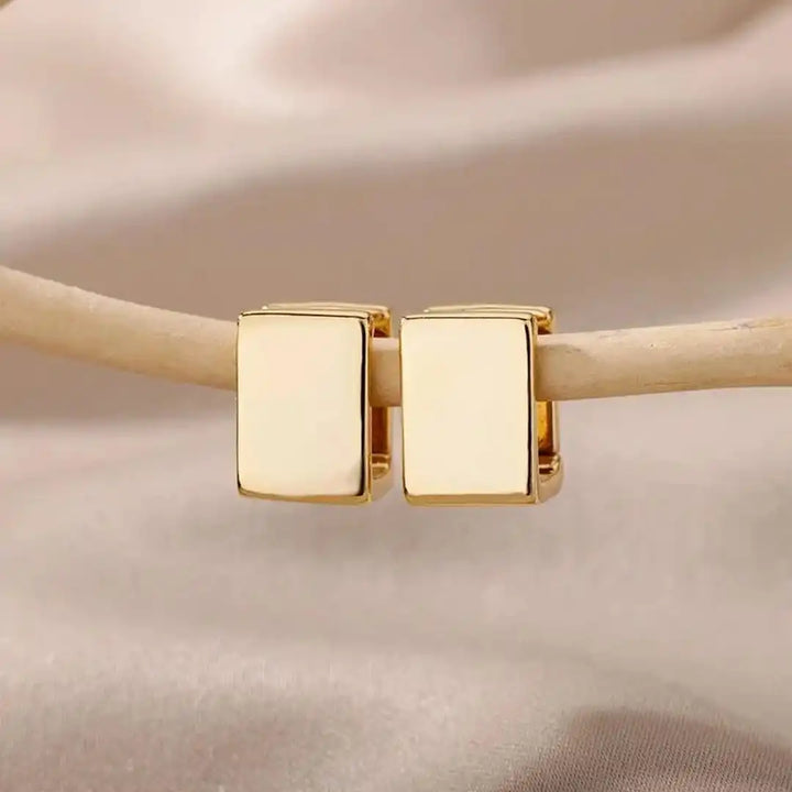 Gold Stud Earrings Béibhinn with Square Design