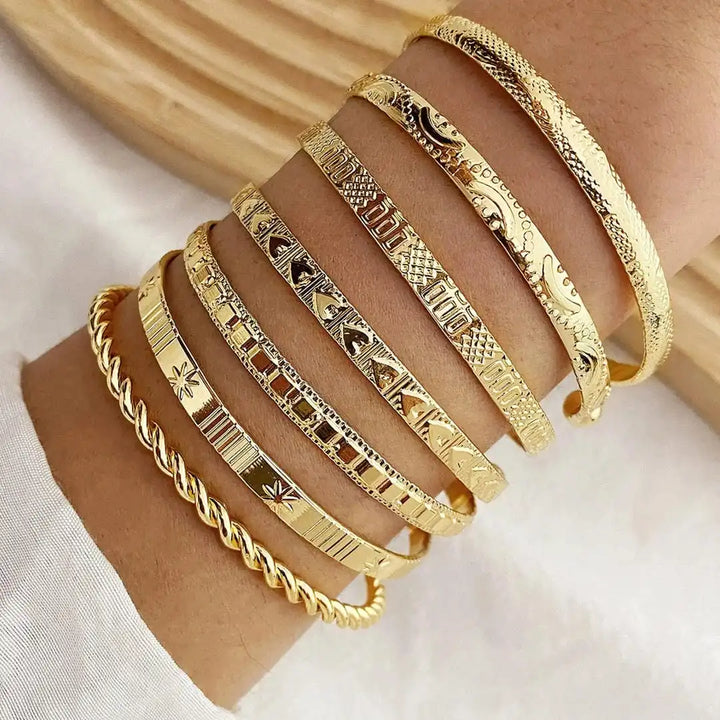 Gold Bangle Set Órlaith with Engraved Motifs