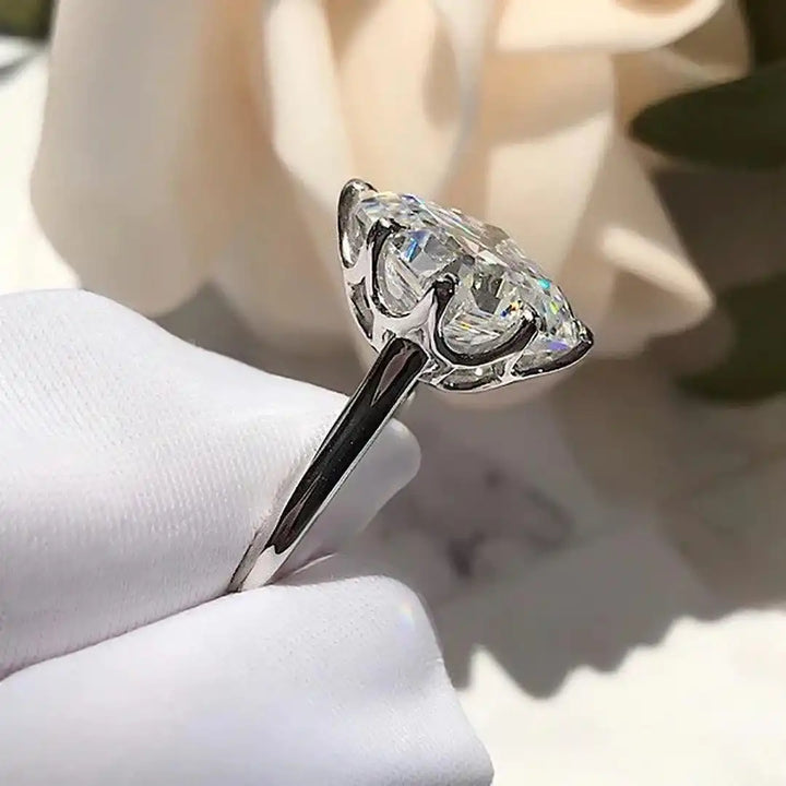 Silver Ring Caoimhe with Zirconia Solitaire