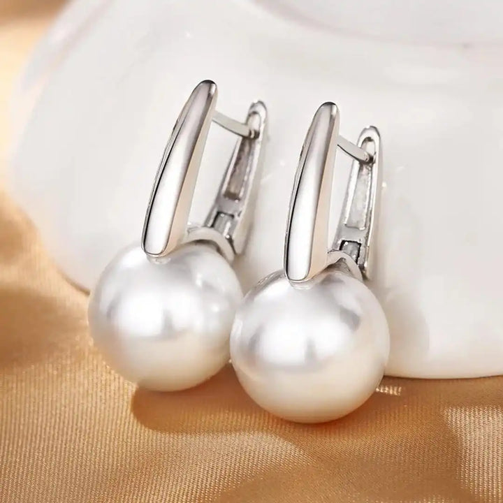 Silver Huggie Earrings Béibhinn with Pearl