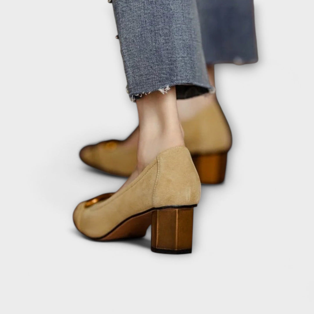 Mathilde - Pumps mit Goldener Schnalle