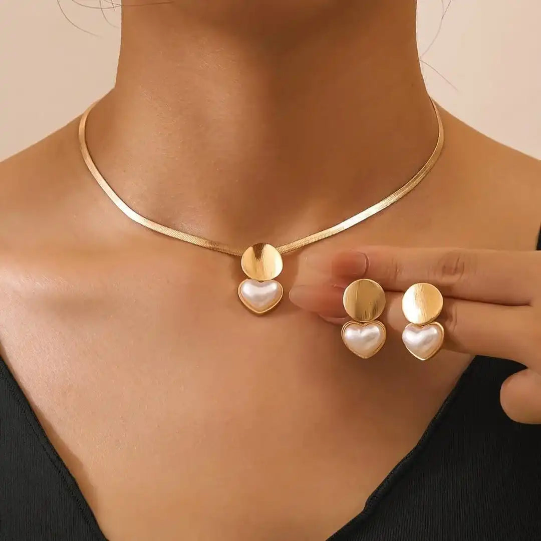 Gold Necklace Set Órla with Pearl Hearts