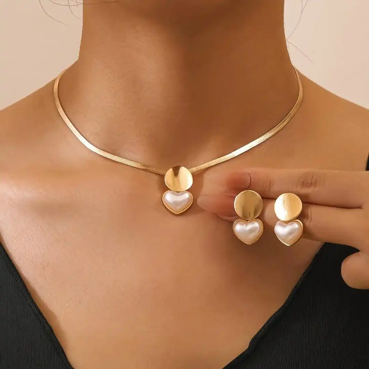 Gold Necklace Set Aisling with Pearl Heart