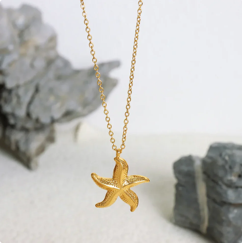 Gold Necklace Maeve with Starfish Motif