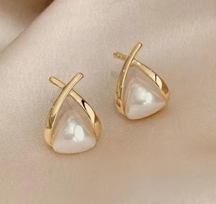 Gold Stud Earrings Darina with Pearl