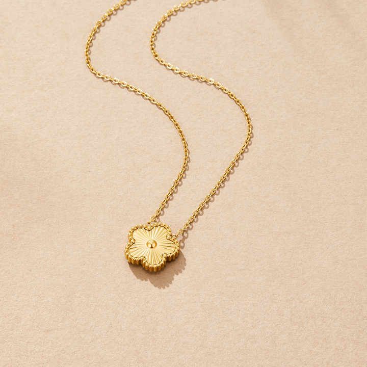 Gold Necklace Áine with Clover Motif