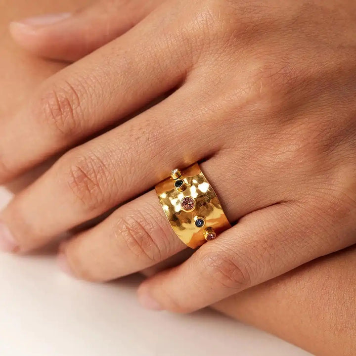 Gold Ring Eabha with Emerald