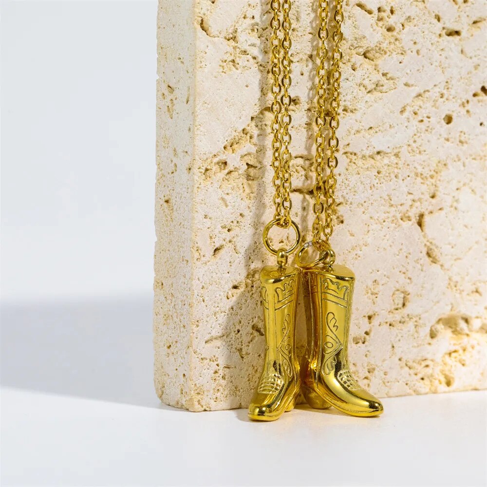 Gold Necklace Íde with Cowboy Boot Motif