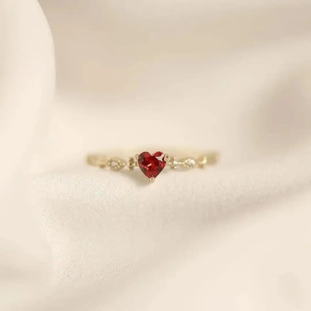Gold Ring Méabh with Ruby Heart