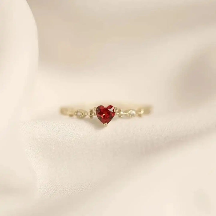 Gold Ring Méabh with Ruby Heart